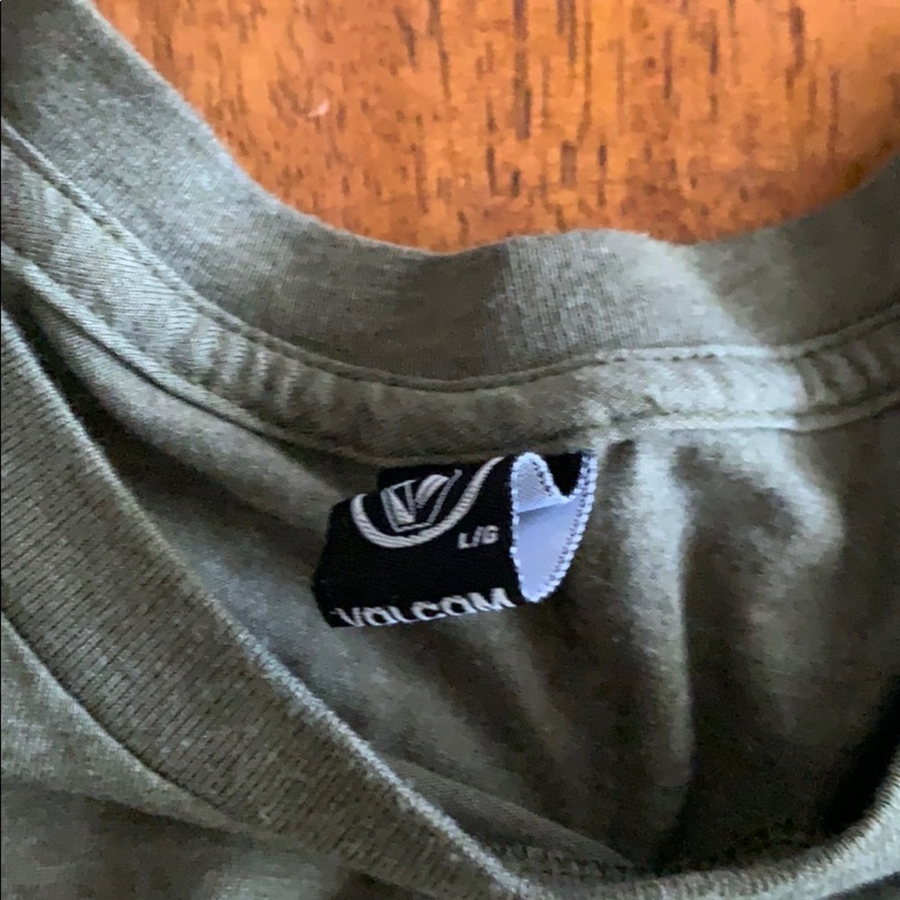 Volcom T-Shirt - Picture 2 of 3